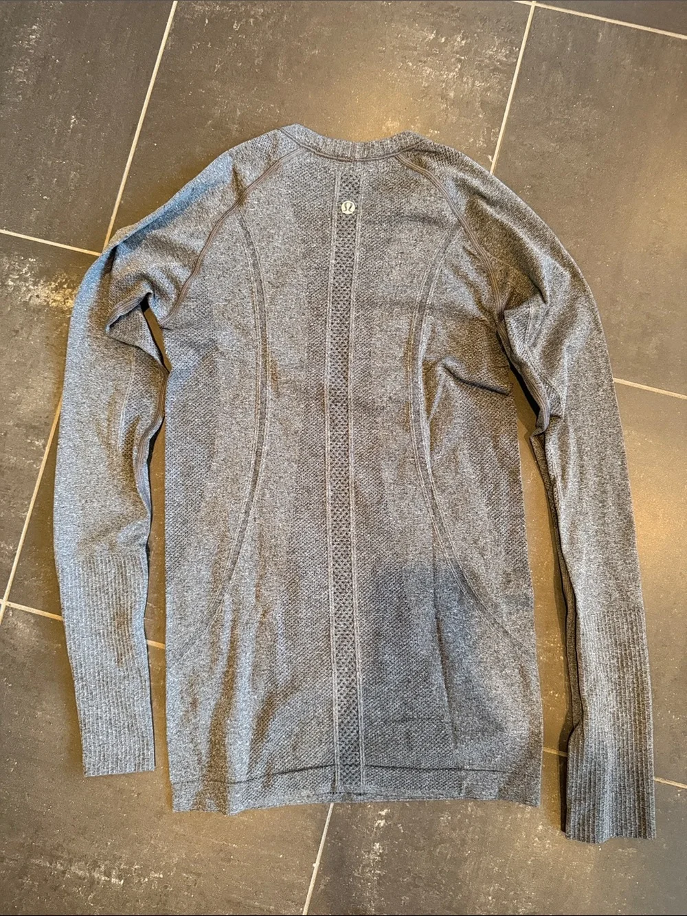 Lululemon Grey Swiftly Tech Long Sleeve Waist Length size 4